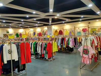 加盟品牌折扣服裝,品牌折扣服裝店加盟,服裝尾貨批發 加盟政策